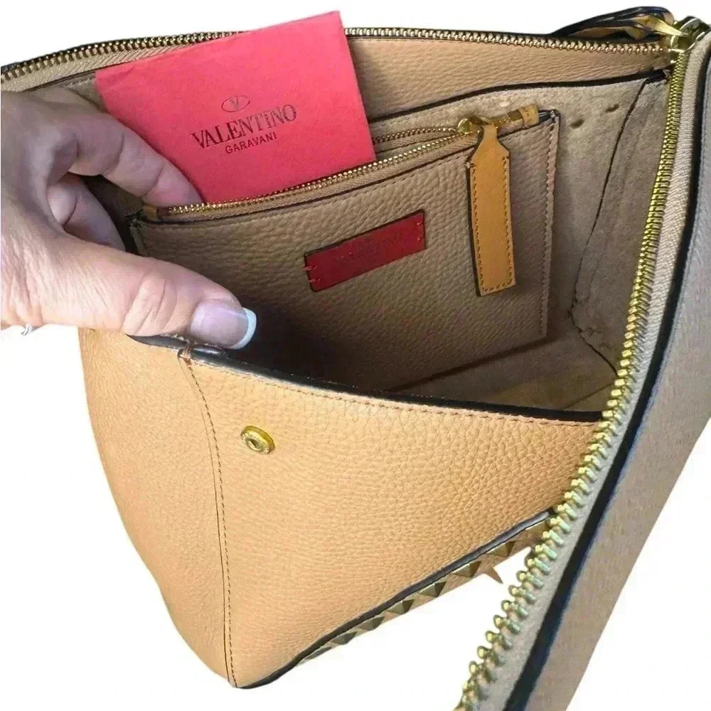 VALENTINO GARAVANI Vitello Rockstud Hype Shoulder Bag. - Picture 10 of 13